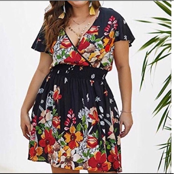 Dresses & Skirts - Women’s Plus Size V Neck Floral Dress